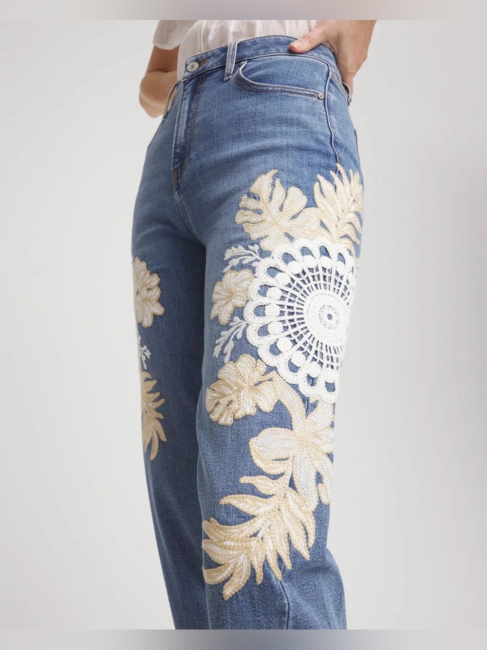 Chico’s Embroidered Floral Appliqué Cropped Jeans Medium Wash Size 12P
